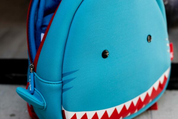 Mochila Neopreno Tiburón pequeño - Imagen 4